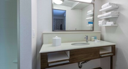 Hampton Inn Boca Raton Room Type - 1 KING MICROWV FRIDGE NS