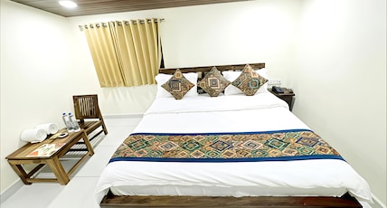 Royal Raj Palace Room Type - Deluxe Room with Air Conditioning Royal Raj Palace Room Type - Deluxe Room with Air Conditioning