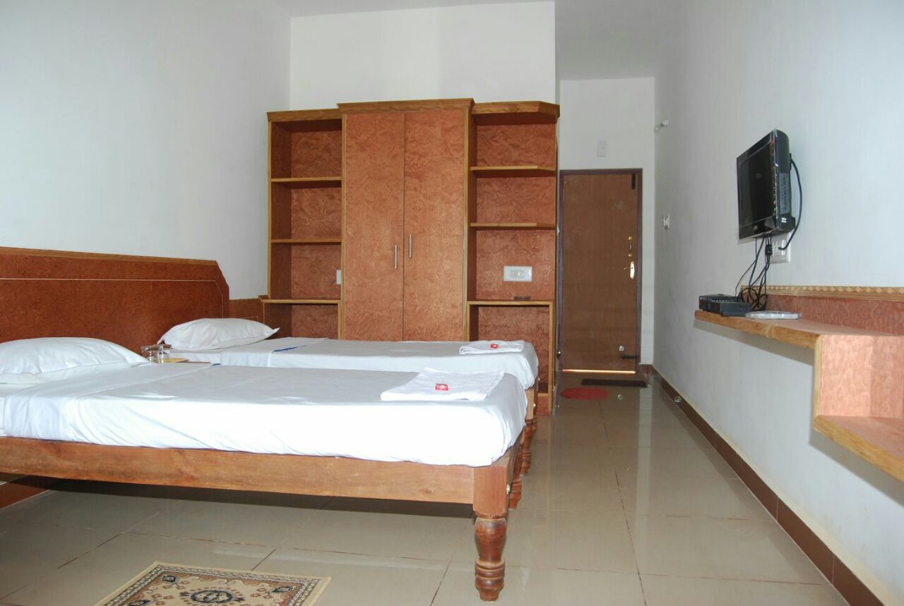 Aloka Residency Homestay | Rooms & Caretaker - Tap to explore photos