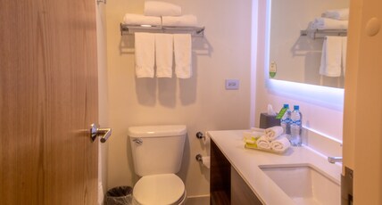 Holiday Inn Tlaxcala Room Type - 2 Queen Beds One Bedroom Suite Balcony