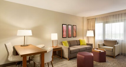 Embassy Suites by Hilton Phoenix Downtown North Room Type - 1 KING STE HEARING ACCESS