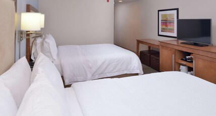 Hampton Inn & Suites by Hilton Lonoke Room Type - 2 QNS W FRIDGE NS