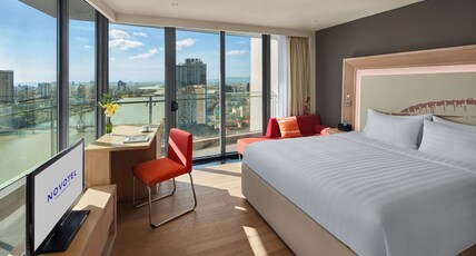 NOVOTEL DANANG PREMIER HAN RIVER Room Type - 1 Bedroom Apartment, living room, full equipped kitchens, bathtub, 01 king bed