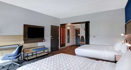 Tru By Hilton Macon North, GA Room Type - 2 QUEEN ACCESSIBLE TUB