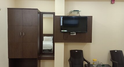 Hotel Srihari Grand Room Type - Deluxe Triple AC Room