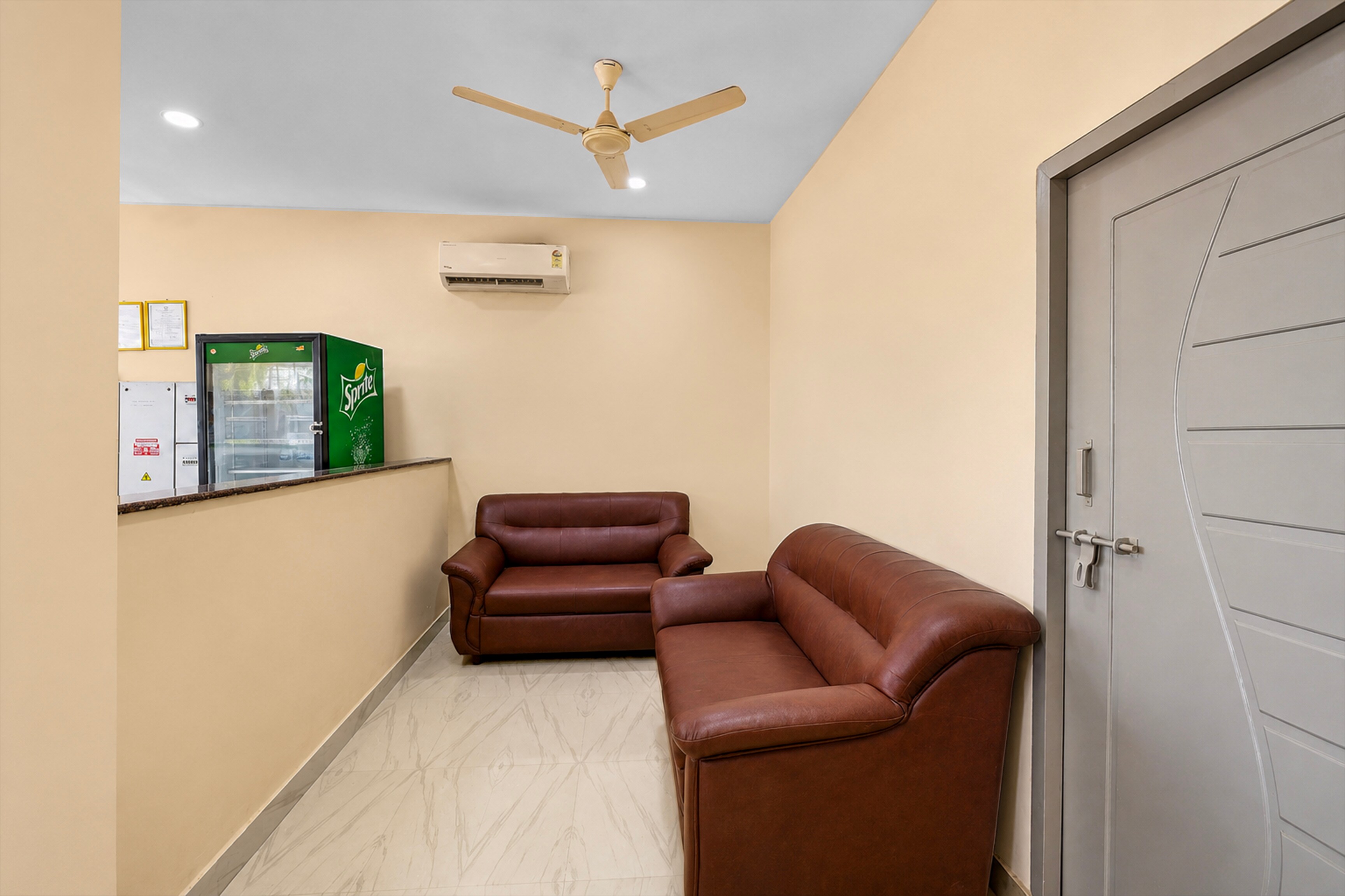 Hotel O Naubasta Crossway Kanpur Formerly Time - Tap to explore photos
