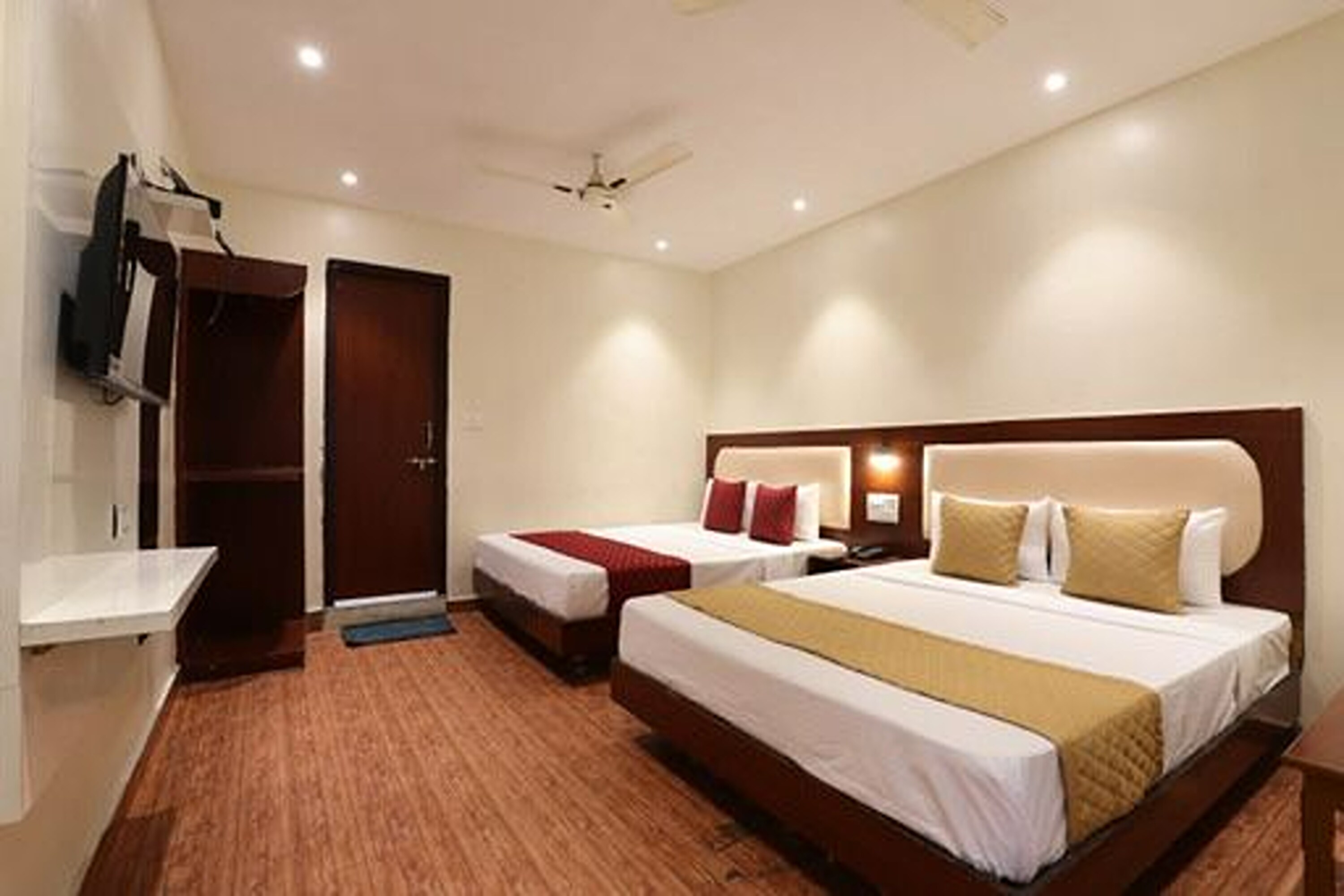 Hotel Amrit Near Old Delhi Railway Station. - Tap to explore photos