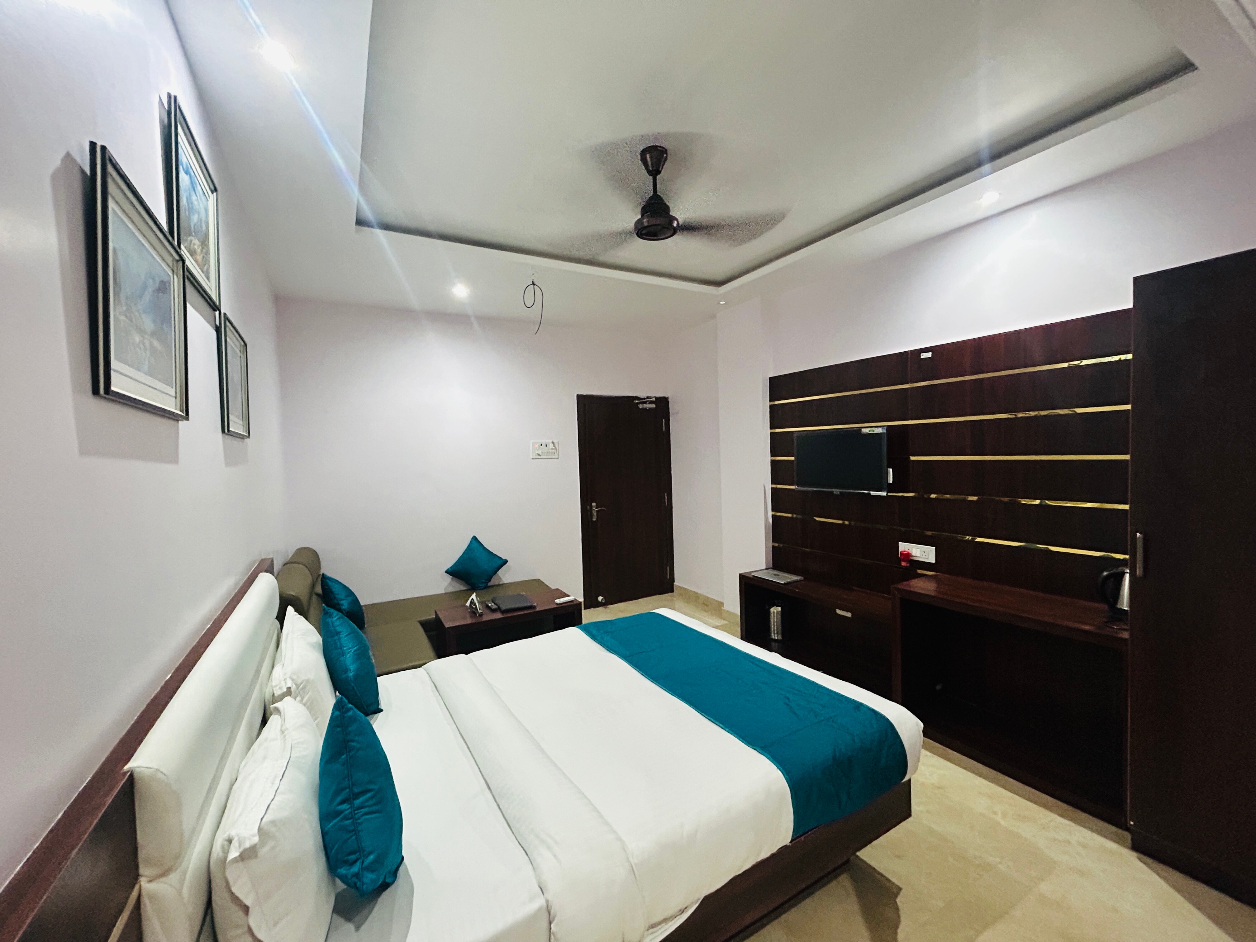 Sangam Hotel - Tap to explore photos