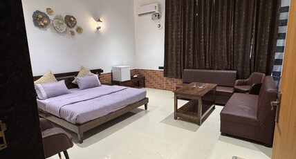 Hotel GARUDA INN Room Type - Room with King Bed