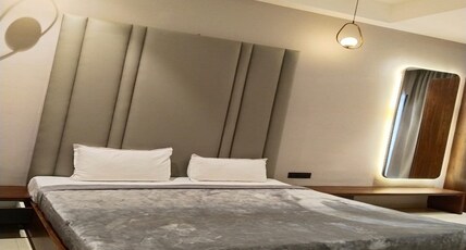 Hotel Banshiwala Room Type - Deluxe Room
