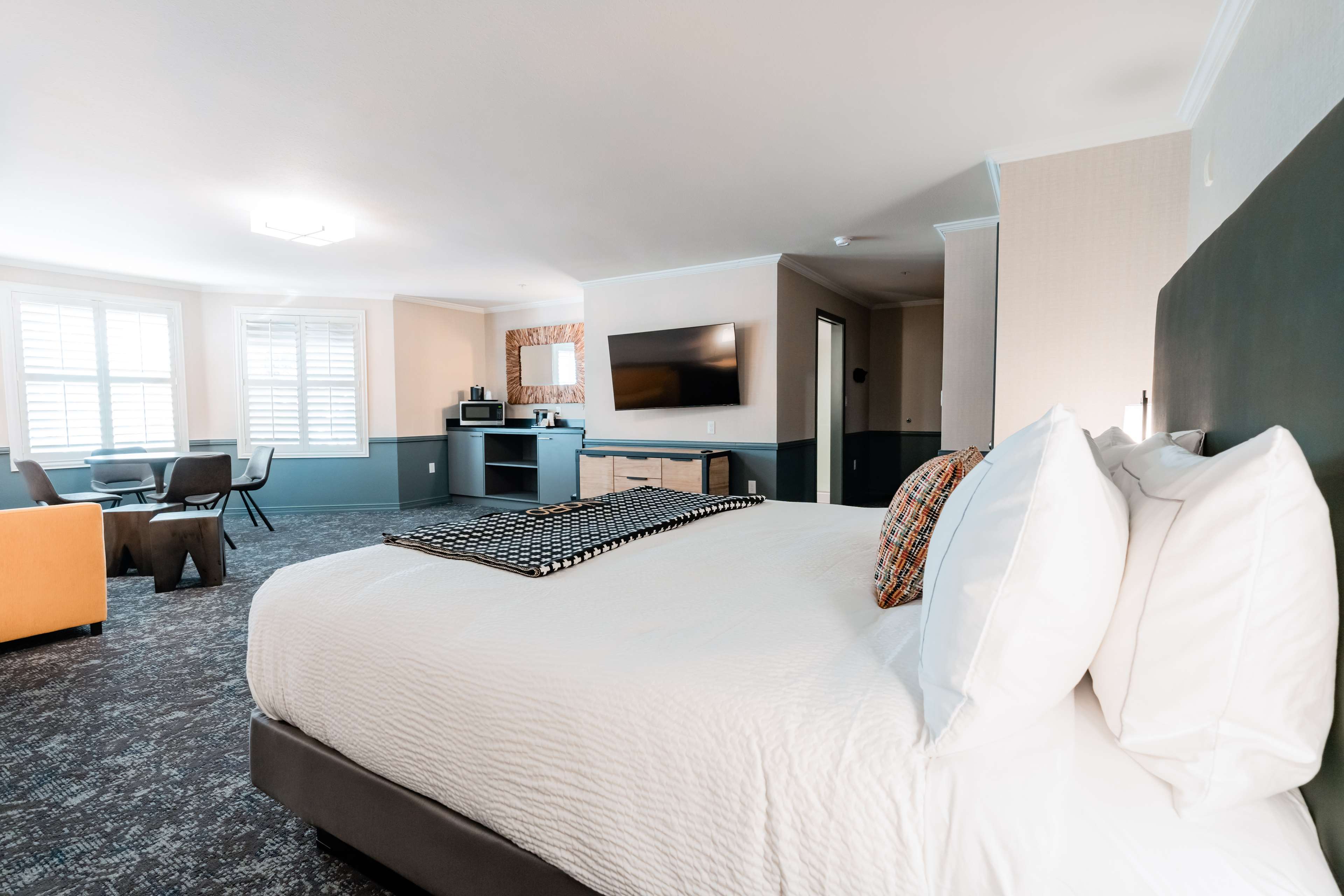 Hotel NoBo Cascade, Tapestry Collection by Hilton - Tap to explore photos