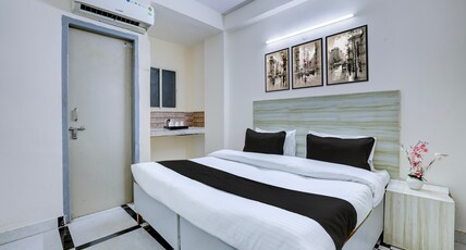Super Hotel O DLF Phase 1 Metro Station Gurugram Room Type - Classic