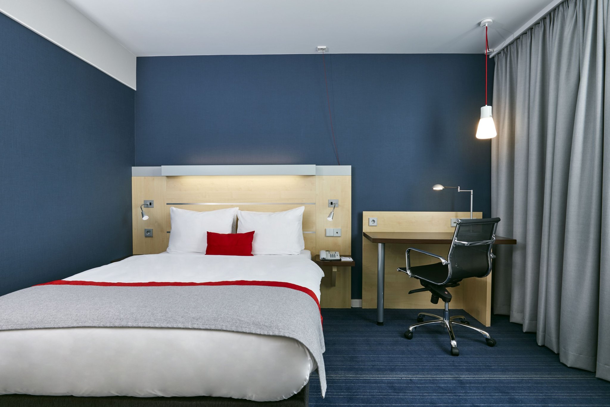 HOLIDAY INN EXPRESS DUSSELDORF - CITY NORTH - Tap to explore photos