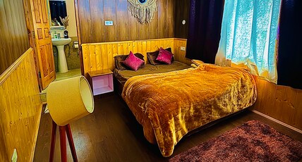 The Ivy Mansion Sethan Room Type - Blue Pine - Mountain View Room with Balcony, Electric Blanket (2nd Floor)