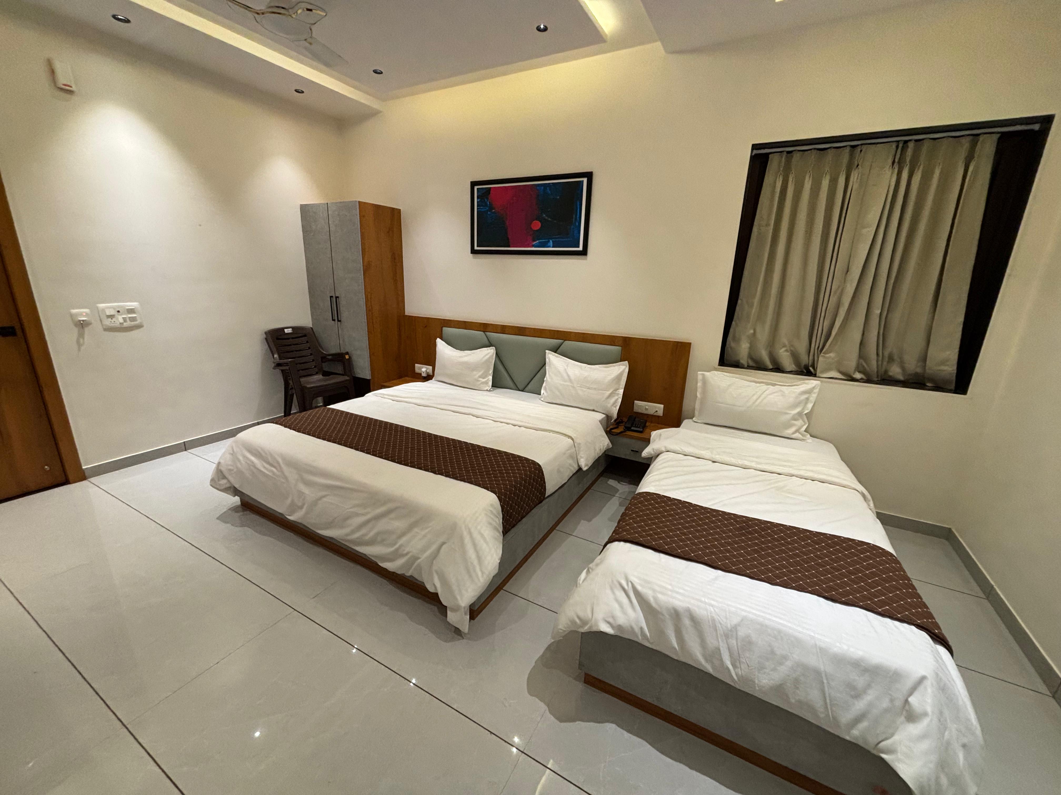 Hotelvandemataram - Tap to explore photos