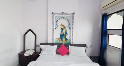 Bunk & Beyond Hostel Room Type - Superior queen room with Lake view