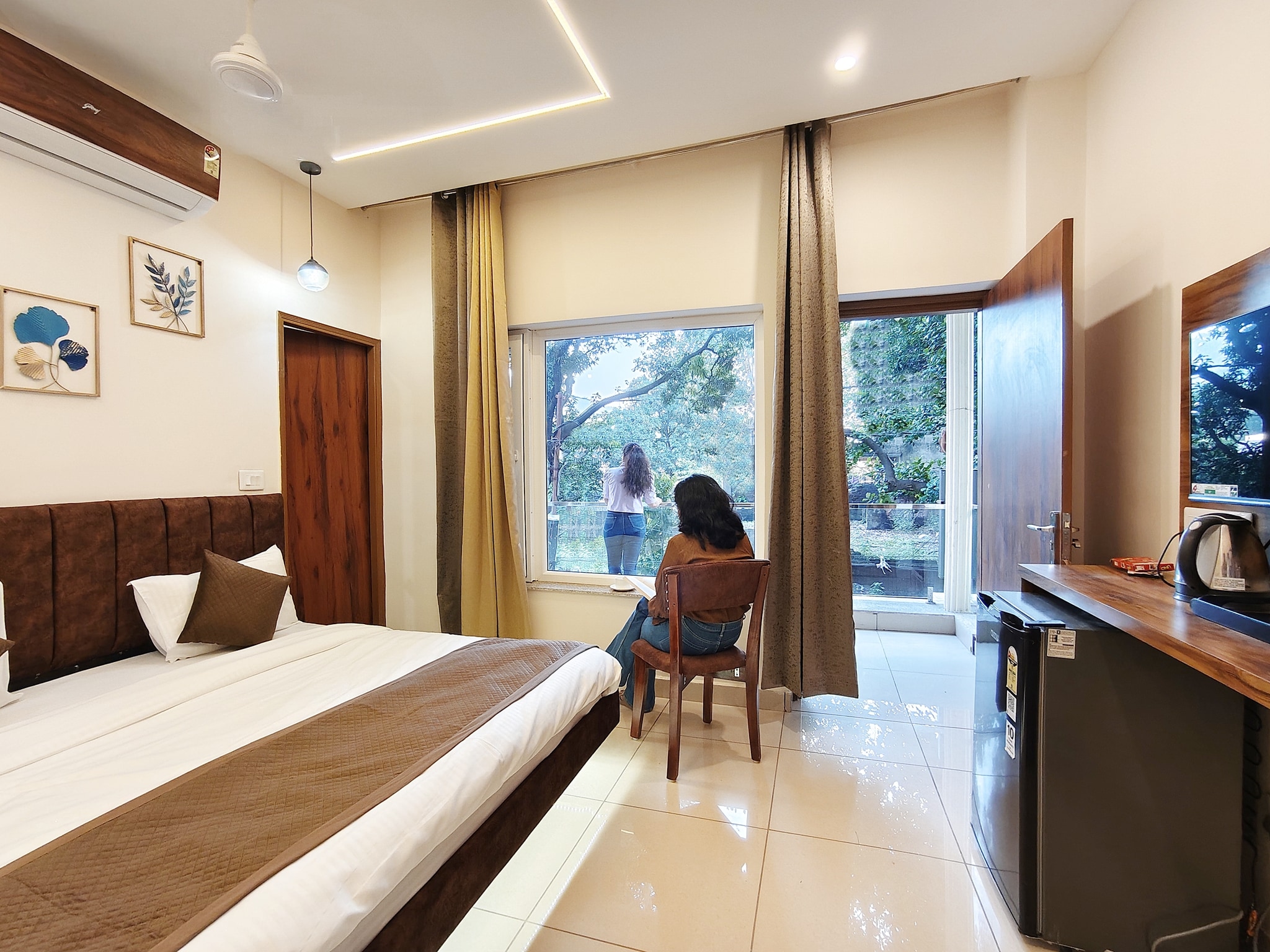 Hotel Ramayan Inn (Behind Pramarth Niketan) - Tap to explore photos