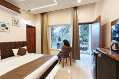 Hotel Ramayan Inn (Behind Pramarth Niketan)