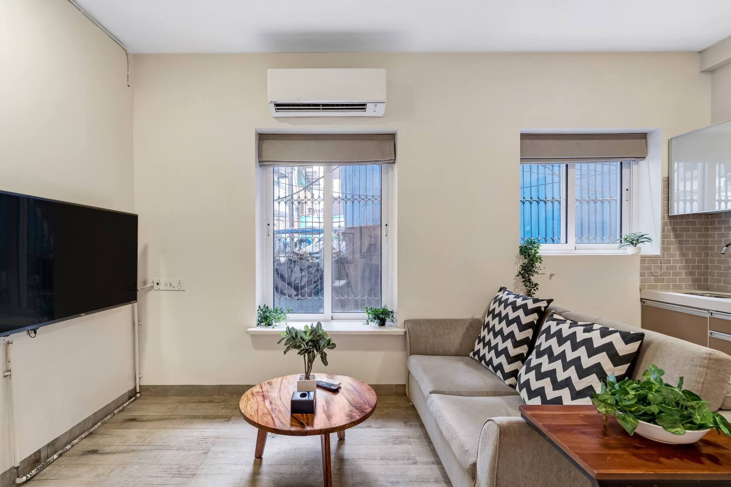 Maven 1BHK Stylish Stay in Khar - Tap to explore photos