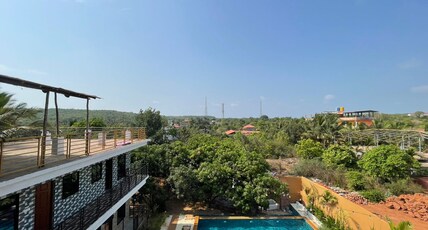 12 Monks Backpacker Resort Room Type - Private Apartment with Balcony (with AC)