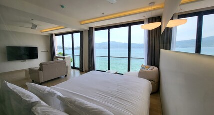 6ix Seashore Hotel Room Type - Suite Ocean View with Jacuzzi double sized with Complementary Two Wheeler - Non Smoking Room 6ix Seashore Hotel Room Type - Suite Ocean View with Jacuzzi double sized with Complementary Two Wheeler - Non Smoking Room