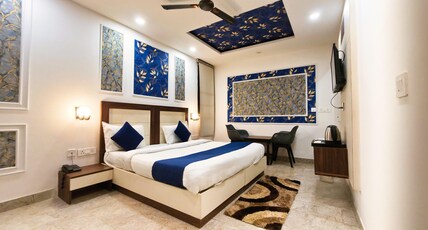 Hotel Homeaste 001 Near Yashobhoomi Convention Center Room Type - Superior Double Room