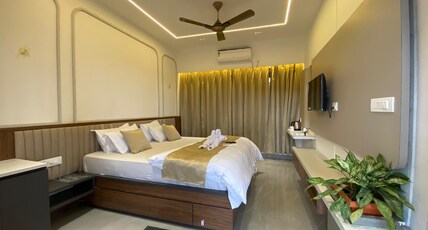 HOTEL RAVI AND SHASHI Room Type - Premium Room - AC
