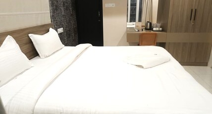 SKYLINE SUITES Room Type - EXCECUTIVE ROOM WITH BALCONY SKYLINE SUITES Room Type - EXCECUTIVE ROOM WITH BALCONY