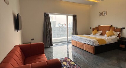 Hotel Arrow 19 Room Type - City View Suite with King Bed