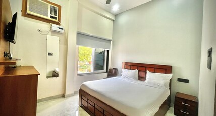 AG Saryu Stay | The Premium Stay Room Type - Deluxe Double Room 4