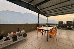 Back Stayz Laxman Jhula