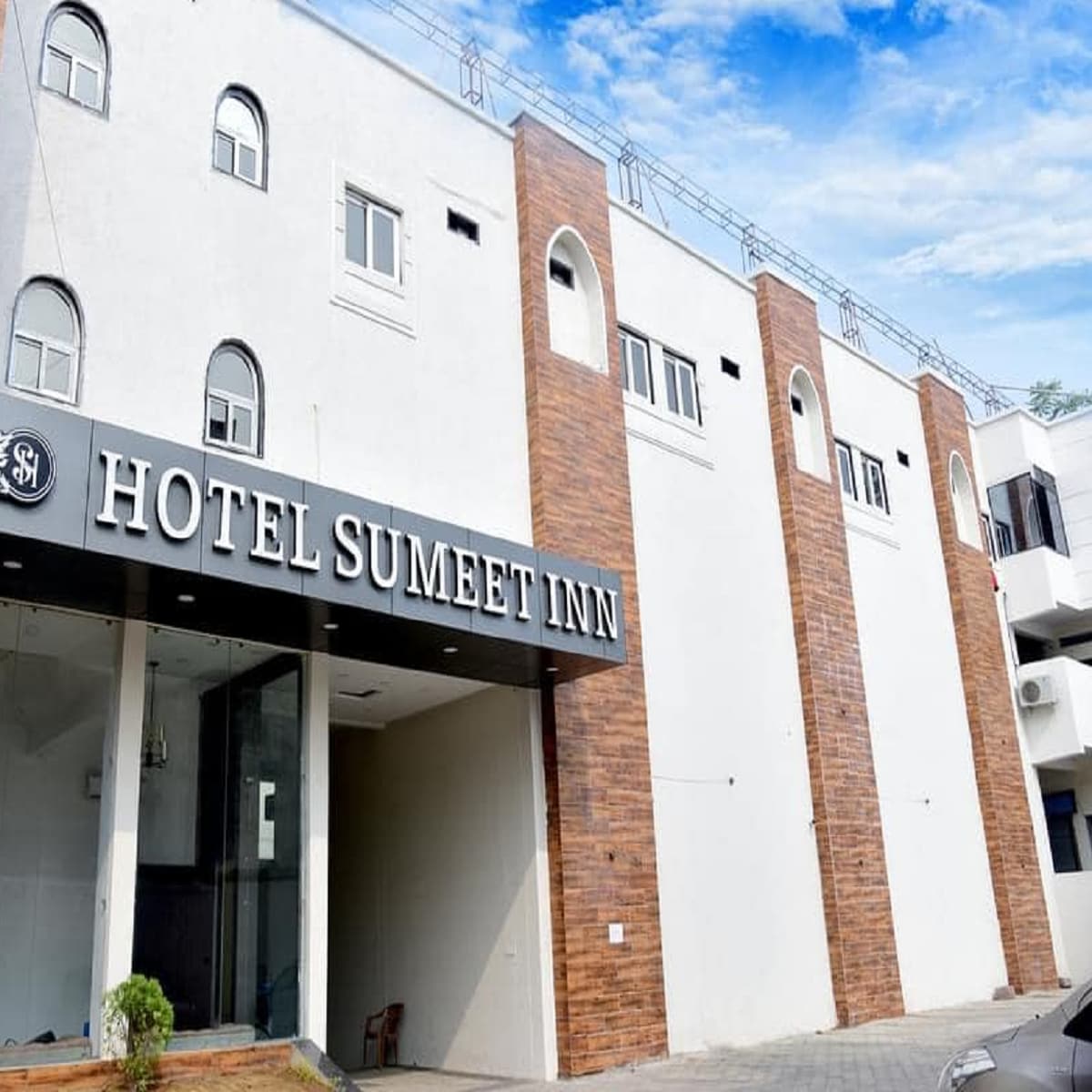Hotel Sumeet Inn - Tap to explore photos