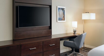 DoubleTree by Hilton Greensboro Room Type - 2 QUEEN BEDS NONSMOKING