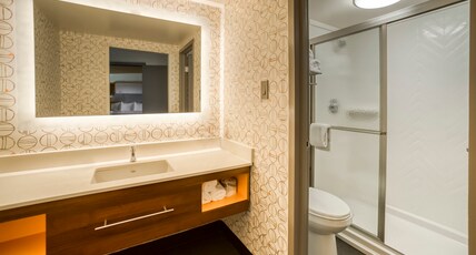 Holiday Inn MOBILE-DWTN/HIST. DISTRICT Room Type - STANDARD Holiday Inn MOBILE-DWTN/HIST. DISTRICT Room Type - STANDARD