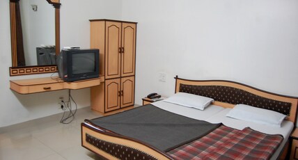 HOTEL LANDMARK Room Type - BUDGET NONAC NO TV UN MARRIED COUPLES NOT ALLOWED