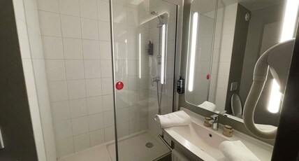 ibis Compi Room Type - Standard Room with 1 double bed and 1 single bed ibis Compi Room Type - Standard Room with 1 double bed and 1 single bed