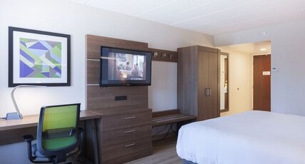 Holiday Inn Express Hotel & Suites Charlottetown Room Type - DELUXE ROOM NONSMOKING
