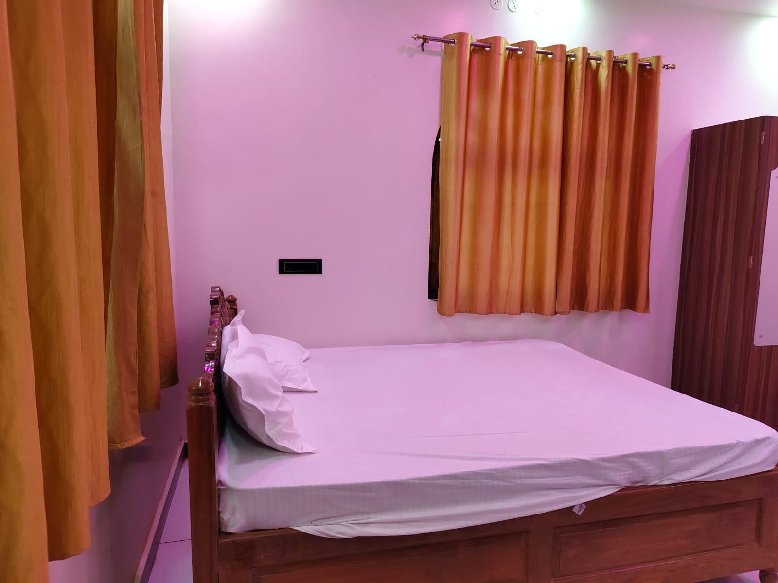 JANAKPURI PALACE HOTEL AND RESORT - Tap to explore photos