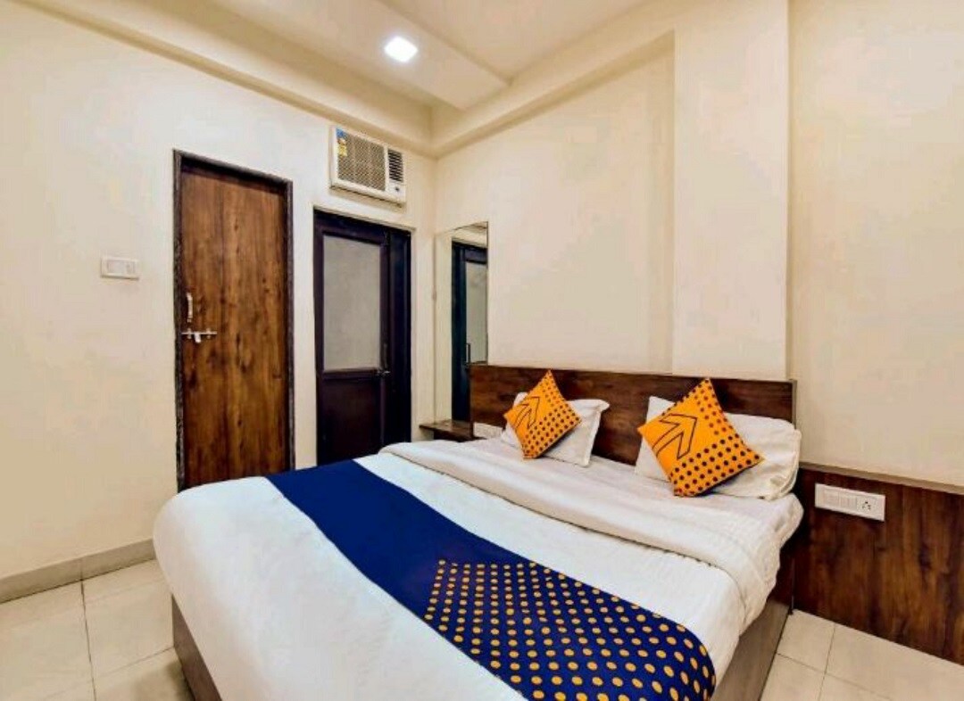 VIP Hotel - Tap to explore photos