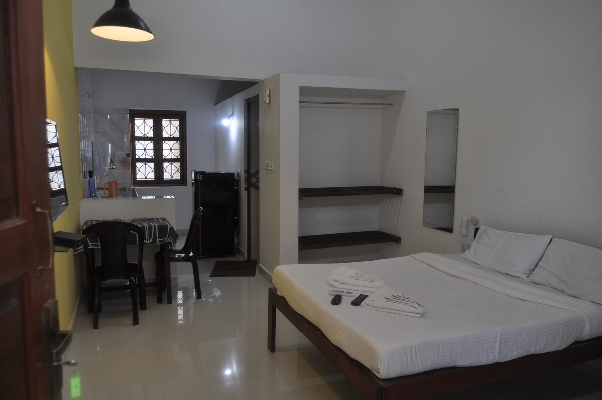 2 Bedroom house near Baga Beach, Goa 2S - Tap to explore photos