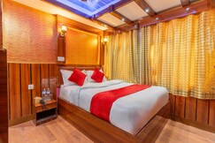 OYO 830 Hotel Amrit Kunja