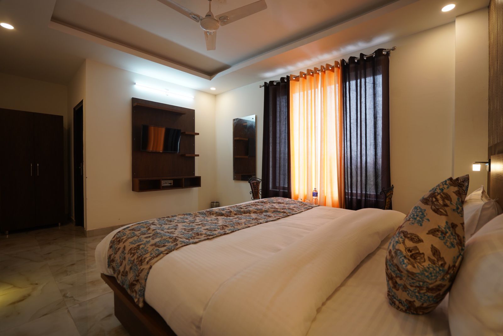 Hotel Artize Zirakpur - Tap to explore photos