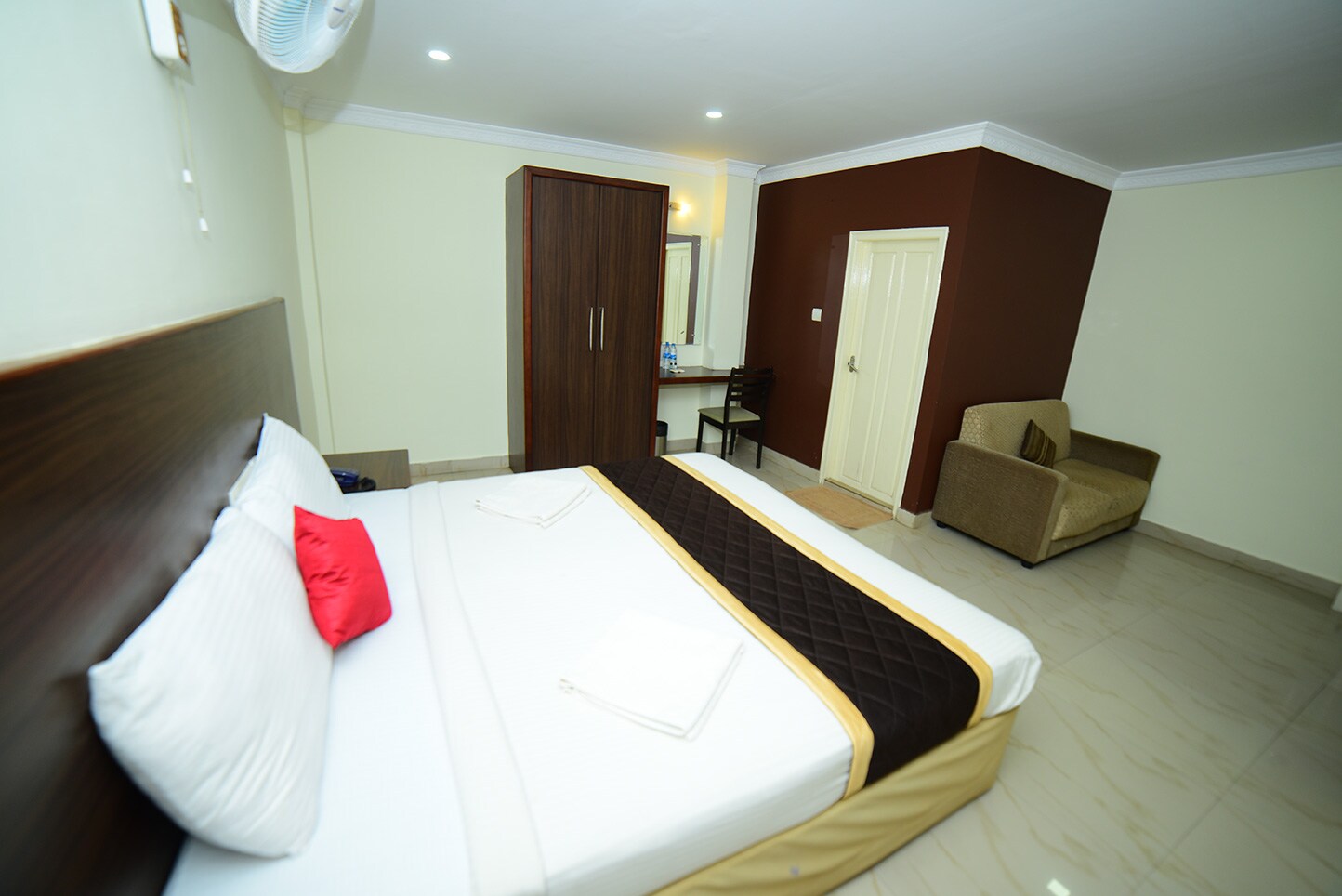 SHANTHI CASTLE INTERNATIONAL PREMIUM HOTEL - Tap to explore photos
