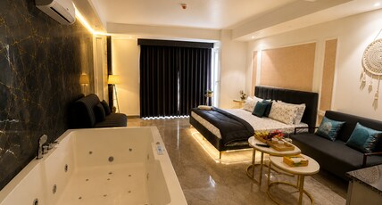 The Cozy Jacuzzi Retreat Room Type - The Cozy Jacuzzi Retreat
