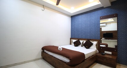 Hotel Global Room Type - deluxe room ac