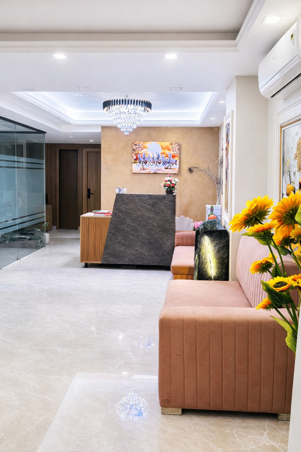 Dreamwood Hotel Near Sec 29 Gurgaon - Tap to explore photos