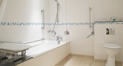 Holiday Inn Guildford Room Type - 1 Double Standard Accessible