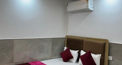 Hotel Sheeri Inn Room Type - Deluxe room