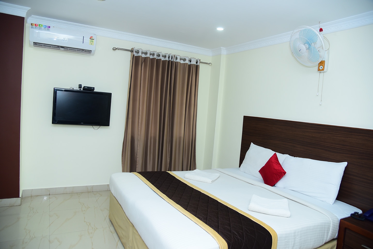 SHANTHI CASTLE INTERNATIONAL PREMIUM HOTEL - Tap to explore photos