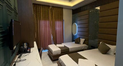 Hotel Make Sure Room Type - Family Suite with Lake View Bed